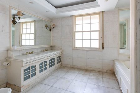 Apartamento para alugar com 280m², 2 quartos e 1 vaga Apartamento para alugar com 280m², 2 quartos e 1 vagaBanheiro da Suíte