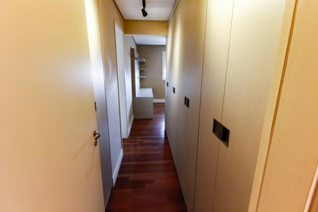Apartamento à venda com 283m², 3 quartos e 3 vagas Apartamento à venda com 283m², 3 quartos e 3 vagasSuíte 1 - armários
