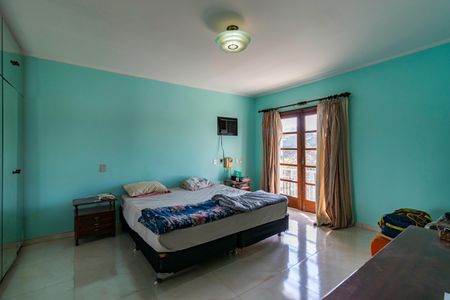 Casa à venda com 600m², 5 quartos e 6 vagas Casa à venda com 600m², 5 quartos e 6 vagasSuite 1