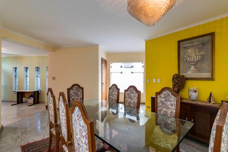 Casa à venda com 600m², 5 quartos e 6 vagas Casa à venda com 600m², 5 quartos e 6 vagasSala de Jantar