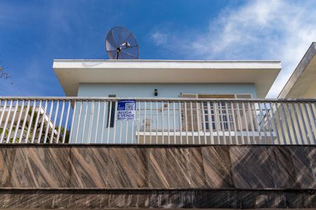 Casa à venda com 600m², 5 quartos e 6 vagas Casa à venda com 600m², 5 quartos e 6 vagasFachada