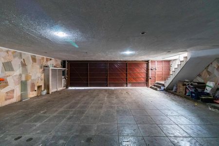 Casa à venda com 600m², 5 quartos e 6 vagas Casa à venda com 600m², 5 quartos e 6 vagasGaragem