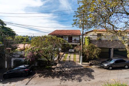Casa à venda com 600m², 5 quartos e 6 vagas Casa à venda com 600m², 5 quartos e 6 vagasVista para a rua