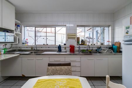 Casa à venda com 600m², 5 quartos e 6 vagas Casa à venda com 600m², 5 quartos e 6 vagasCozinha