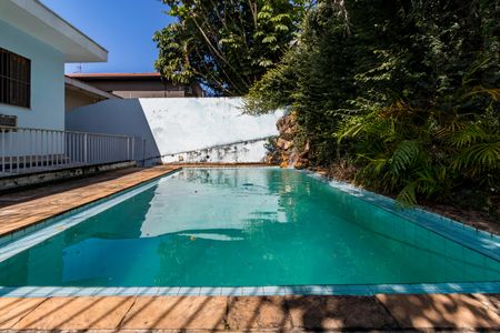 Casa à venda com 600m², 5 quartos e 6 vagas Casa à venda com 600m², 5 quartos e 6 vagasPiscina