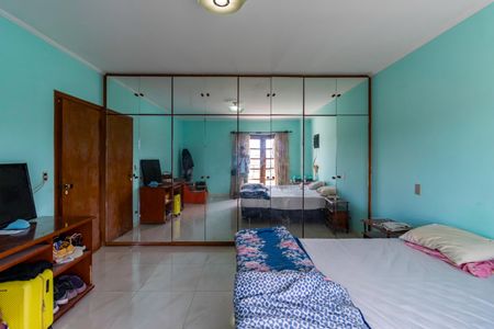 Casa à venda com 600m², 5 quartos e 6 vagas Casa à venda com 600m², 5 quartos e 6 vagasSuite 1