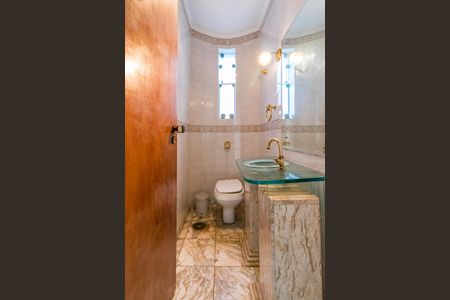 Casa à venda com 600m², 5 quartos e 6 vagas Casa à venda com 600m², 5 quartos e 6 vagasLavabo