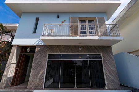 Casa à venda com 600m², 5 quartos e 6 vagas Casa à venda com 600m², 5 quartos e 6 vagasFachada