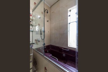 Casa à venda com 600m², 5 quartos e 6 vagas Casa à venda com 600m², 5 quartos e 6 vagasBanheiro da Suite 1