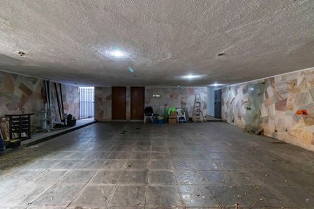 Casa à venda com 600m², 5 quartos e 6 vagas Casa à venda com 600m², 5 quartos e 6 vagasGaragem