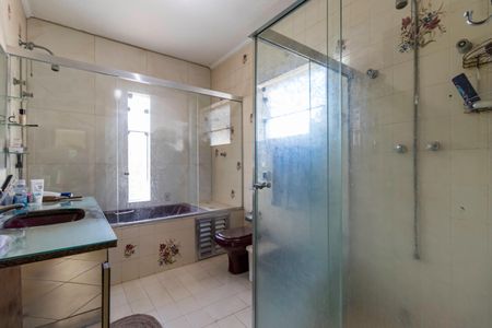 Casa à venda com 600m², 5 quartos e 6 vagas Casa à venda com 600m², 5 quartos e 6 vagasBanheiro da Suite 1