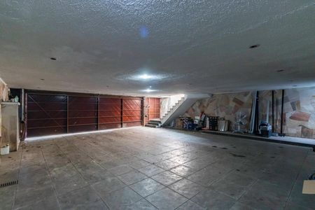 Casa à venda com 600m², 5 quartos e 6 vagas Casa à venda com 600m², 5 quartos e 6 vagasGaragem