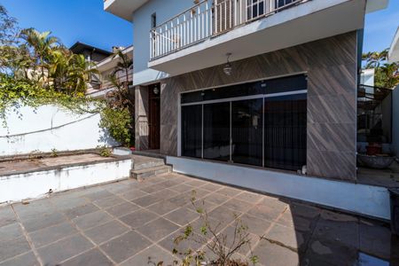 Casa à venda com 600m², 5 quartos e 6 vagas Casa à venda com 600m², 5 quartos e 6 vagasQuintal