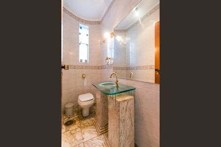 Casa à venda com 600m², 5 quartos e 6 vagas Casa à venda com 600m², 5 quartos e 6 vagasLavabo