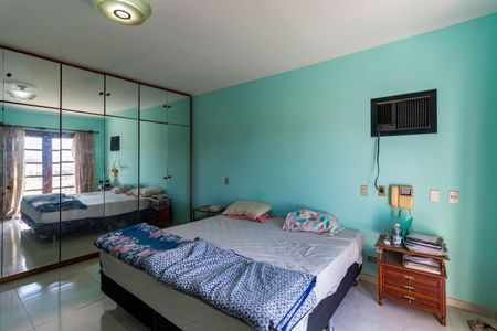 Casa à venda com 600m², 5 quartos e 6 vagas Casa à venda com 600m², 5 quartos e 6 vagasSuite 1