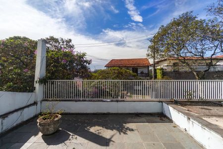 Casa à venda com 600m², 5 quartos e 6 vagas Casa à venda com 600m², 5 quartos e 6 vagasQuintal