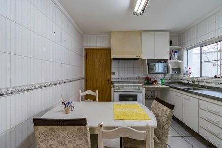 Casa à venda com 600m², 5 quartos e 6 vagas Casa à venda com 600m², 5 quartos e 6 vagasCozinha