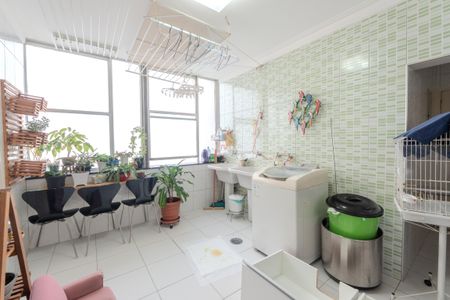 Apartamento à venda com 278m², 3 quartos e 2 vagas Apartamento à venda com 278m², 3 quartos e 2 vagasÁrea de Serviço