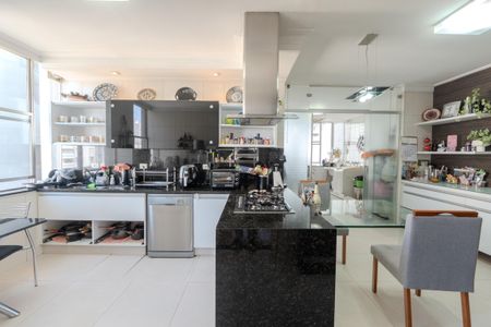 Apartamento à venda com 278m², 3 quartos e 2 vagas Apartamento à venda com 278m², 3 quartos e 2 vagasCozinha