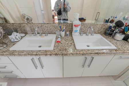 Apartamento à venda com 278m², 3 quartos e 2 vagas Apartamento à venda com 278m², 3 quartos e 2 vagasBanheiro da Suíte 1