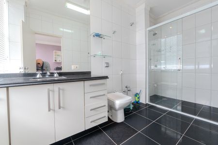 Apartamento à venda com 278m², 3 quartos e 2 vagas Apartamento à venda com 278m², 3 quartos e 2 vagasBanheiro da Suíte 2