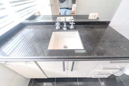 Apartamento à venda com 278m², 3 quartos e 2 vagas Apartamento à venda com 278m², 3 quartos e 2 vagasBanheiro da Suíte 2