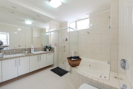 Apartamento à venda com 278m², 3 quartos e 2 vagas Apartamento à venda com 278m², 3 quartos e 2 vagasBanheiro da Suíte 1