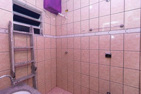 Banheiro de casa para alugar com 1 quarto, 40m² em Vila Irmaos Arnoni, São Paulo