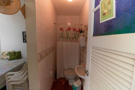 Casa à venda com 360m², 4 quartos e 4 vagas Casa à venda com 360m², 4 quartos e 4 vagasBanheiro de serviço