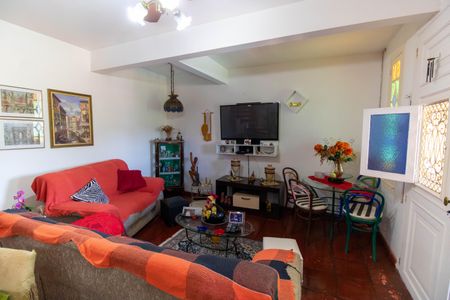 Casa à venda com 360m², 4 quartos e 4 vagas Casa à venda com 360m², 4 quartos e 4 vagasSala