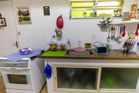 Casa à venda com 360m², 4 quartos e 4 vagas Casa à venda com 360m², 4 quartos e 4 vagasCozinha