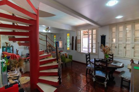 Sala de casa à venda com 4 quartos, 360m² em Maravista, Niterói