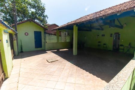 Casa à venda com 360m², 4 quartos e 4 vagas Casa à venda com 360m², 4 quartos e 4 vagasÁrea externa
