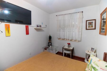 Casa à venda com 360m², 4 quartos e 4 vagas Casa à venda com 360m², 4 quartos e 4 vagasQuarto 2