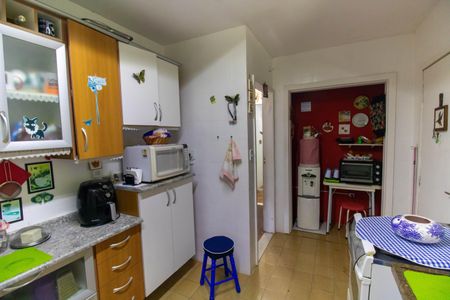Casa à venda com 360m², 4 quartos e 4 vagas Casa à venda com 360m², 4 quartos e 4 vagasCozinha