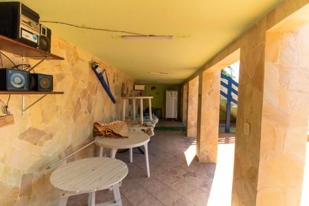 Casa à venda com 360m², 4 quartos e 4 vagas Casa à venda com 360m², 4 quartos e 4 vagasÁrea externa