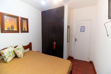 Casa à venda com 360m², 4 quartos e 4 vagas Casa à venda com 360m², 4 quartos e 4 vagasQuarto 2