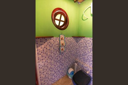 Casa à venda com 360m², 4 quartos e 4 vagas Casa à venda com 360m², 4 quartos e 4 vagasLavabo