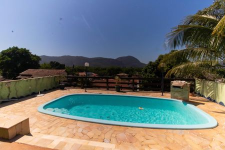 Casa à venda com 360m², 4 quartos e 4 vagas Casa à venda com 360m², 4 quartos e 4 vagasÁrea externa