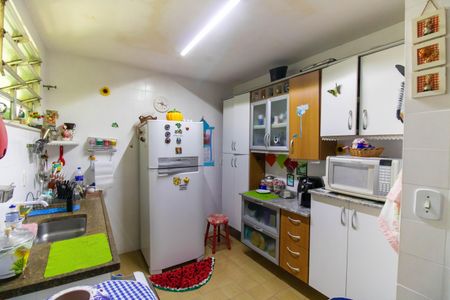 Casa à venda com 360m², 4 quartos e 4 vagas Casa à venda com 360m², 4 quartos e 4 vagasCozinha