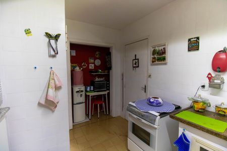 Casa à venda com 360m², 4 quartos e 4 vagas Casa à venda com 360m², 4 quartos e 4 vagasCozinha