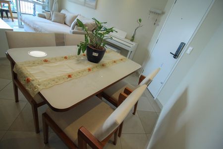 Sala de apartamento à venda com 3 quartos, 74m² em Vila Bertioga, São Paulo