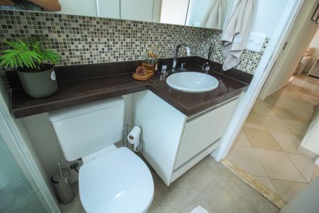 Apartamento à venda com 74m², 3 quartos e 2 vagasBanheiro Social