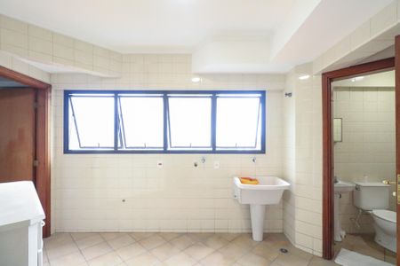 Apartamento para alugar com 206m², 4 quartos e 2 vagas Apartamento para alugar com 206m², 4 quartos e 2 vagasÁrea de Serviço