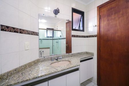 Apartamento para alugar com 206m², 4 quartos e 2 vagas Apartamento para alugar com 206m², 4 quartos e 2 vagasBanheiro da Suíte 1