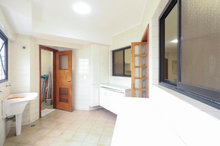 Apartamento para alugar com 206m², 4 quartos e 2 vagas Apartamento para alugar com 206m², 4 quartos e 2 vagasÁrea de Serviço