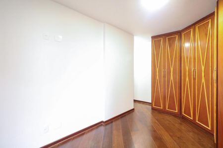 Apartamento para alugar com 206m², 4 quartos e 2 vagas Apartamento para alugar com 206m², 4 quartos e 2 vagasSuíte 2