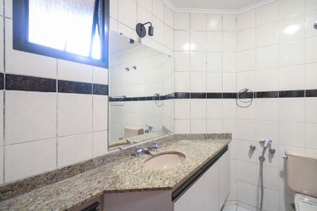 Apartamento para alugar com 206m², 4 quartos e 2 vagas Apartamento para alugar com 206m², 4 quartos e 2 vagasBanheiro da Suíte 2