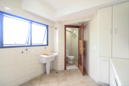 Apartamento para alugar com 206m², 4 quartos e 2 vagas Apartamento para alugar com 206m², 4 quartos e 2 vagasÁrea de Serviço