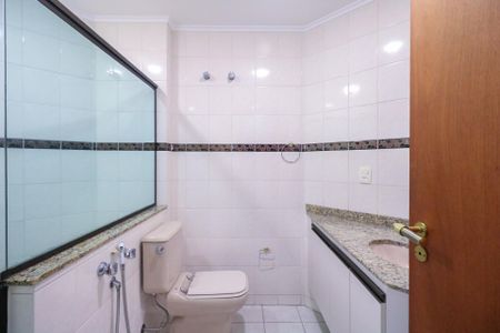 Apartamento para alugar com 206m², 4 quartos e 2 vagas Apartamento para alugar com 206m², 4 quartos e 2 vagasBanheiro da Suíte 1
